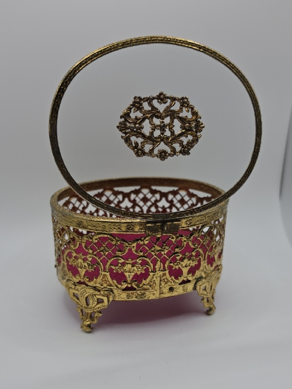 VINTAGE Hollywood Regency Lidded Jewelry Casket with Floral Medallion on the Lid - Picture 5 of 14